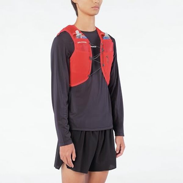 Découvrez notre analyse du gilet d'hydratation Salomon ADV Hydra Vest 8 : performance, confort et innovation pour vos aventures en plein air.