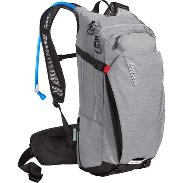 Découvrez notre test complet du sac d'hydratation Camelbak Hawk Pro 20L noir : caractéristiques, performances et avis d'utilisateur pour randonnée et trail. 