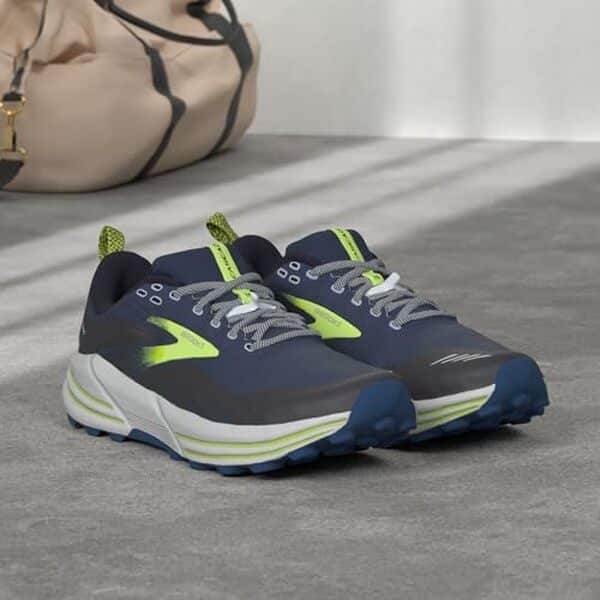 Découvrez notre test détaillé des sneakers Brooks Titan Peacoat en taille 45.5 EU : confort, design et performance pour vos entraînements quotidiens. 