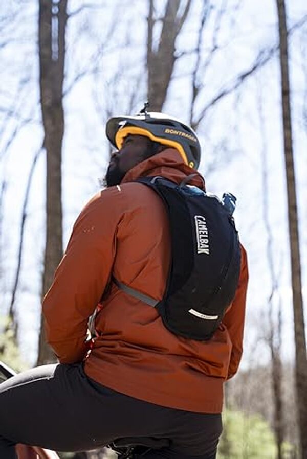 Test complet du sac à dos CamelBak Rogue Light 7 : découvrez ses performances, ses caractéristiques et pourquoi c'est le choix idéal pour les cyclistes en quête d'hydratation optimale. 