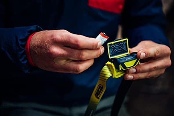 Découvrez notre test détaillé de la lampe frontale Petzl Tikka Core 450 lumens : performances, autonomie, confort et verdict final pour vos activités outdoor. 